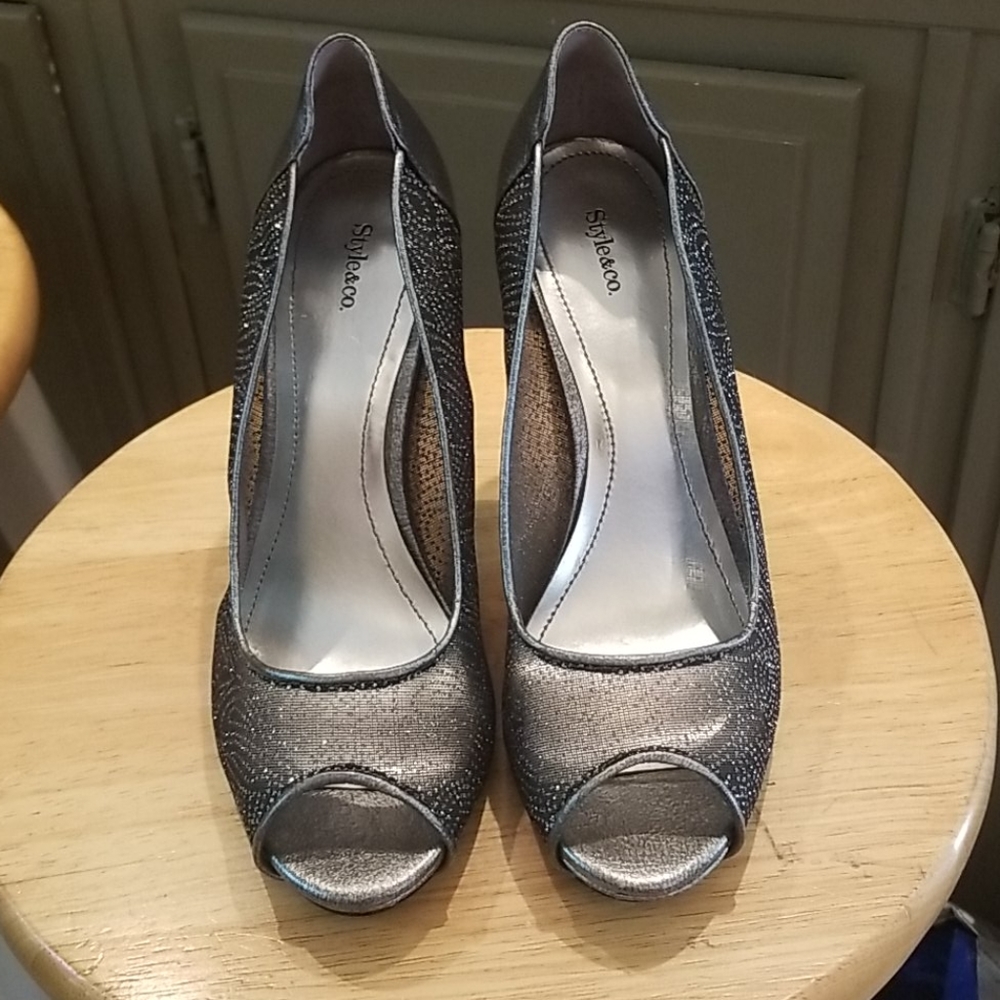 Dress shoes